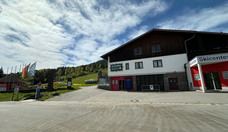 Začátek trasy na parkovišti u dolní stanice lanovky na Hoher Bogen