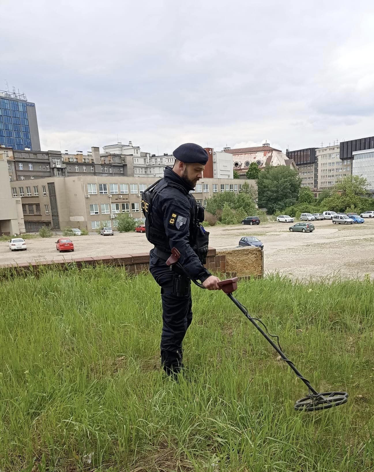 Police důkladně prohledává i širší okolí, zdroj: Policie ČR