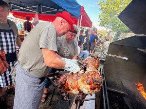 FOTOGALERIE: Mistrovství Šumavy v opékání prasat