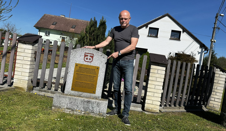 Pomník ve Všerubech připomínající kapitulaci 11. tankové divize