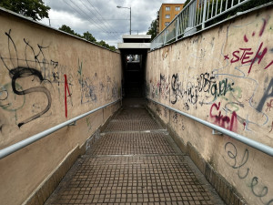FOTOGALERIE: Podchod se zruší a nahradí ho lávka