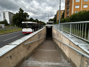 FOTOGALERIE: Podchod se zruší a nahradí ho lávka