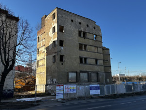 FOTOGALERIE: Konec nechvalně známého komplexu domů v Jateční ulici