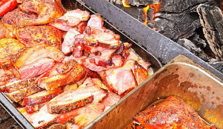 Legendární gril žije dál v Kempu Keramika