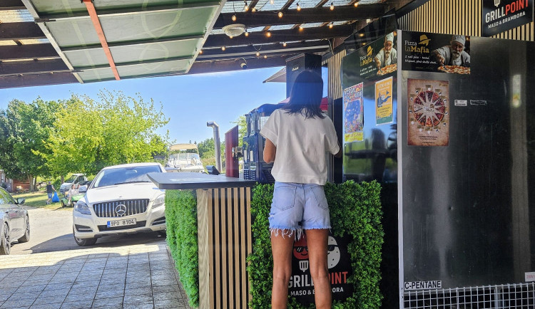 Legendární gril žije dál v Kempu Keramika
