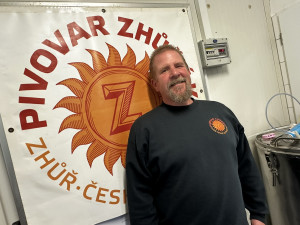 Američan vaří v maličké obci u Plzně populární pivo Zhůřák ve svém minipivovaru