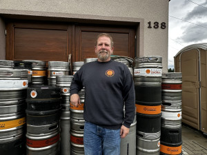 Američan vaří v maličké obci u Plzně populární pivo Zhůřák ve svém minipivovaru