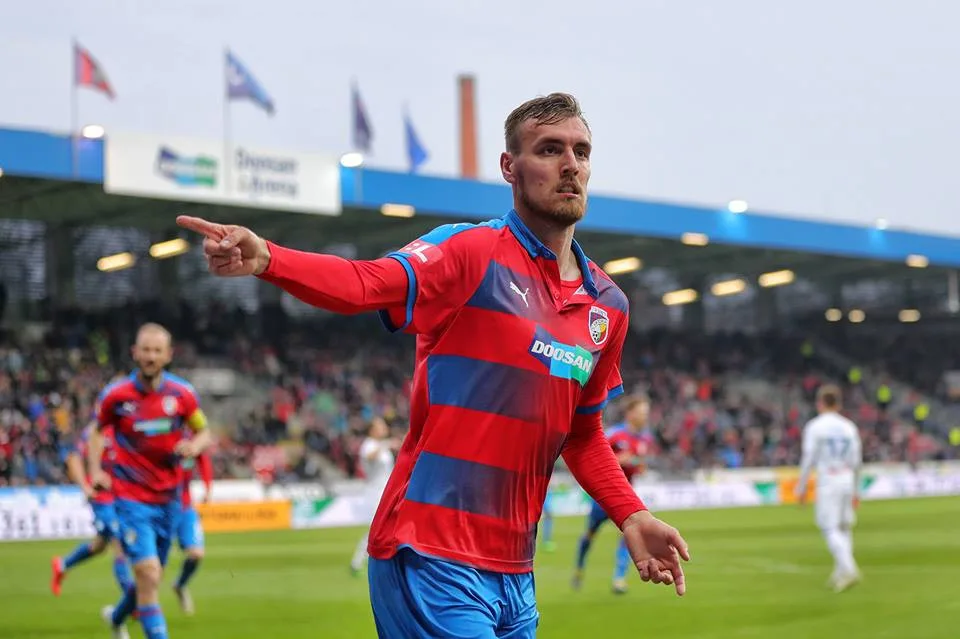 Plzeň udolala v závěru Ostravu a přiblížila se Slavii.