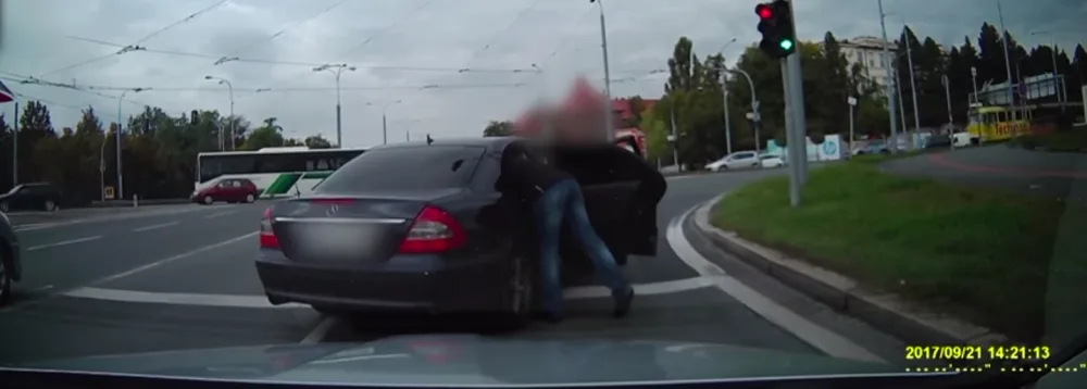 Soud v Plzni opět řeší zákrok policisty v civilu proti řidiči.