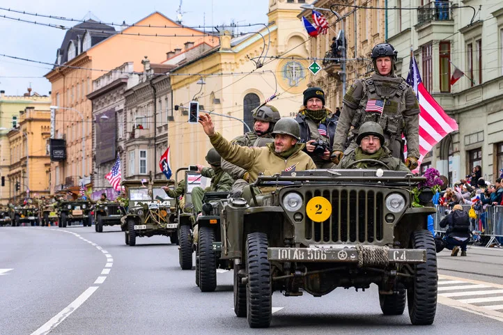 Plzeňské Slavnosti svobody vyvrcholily velkým vojenským konvojem.
