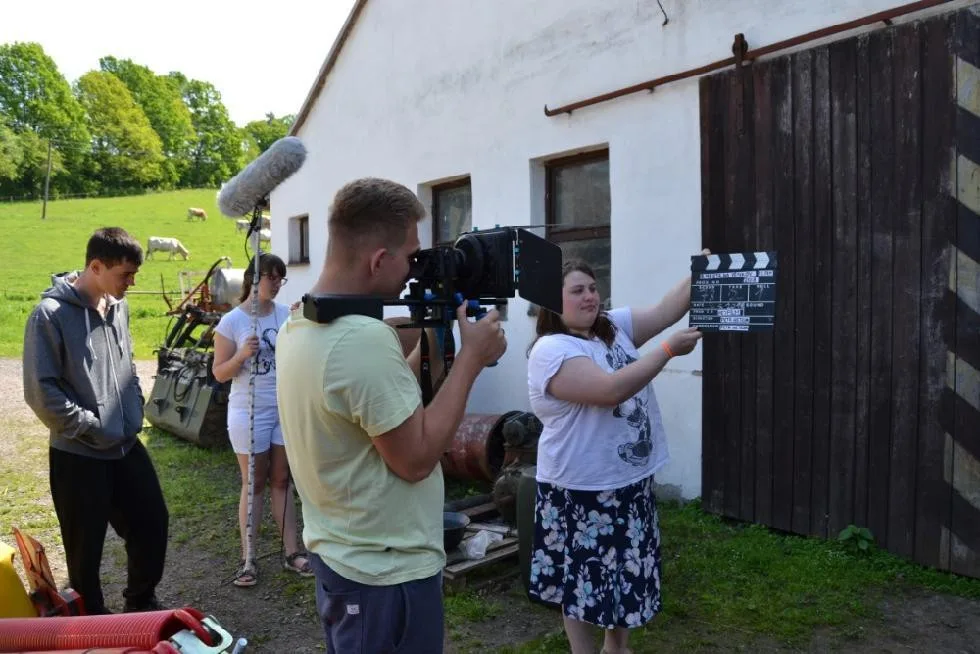 Natáčení filmu Z města na venkov.