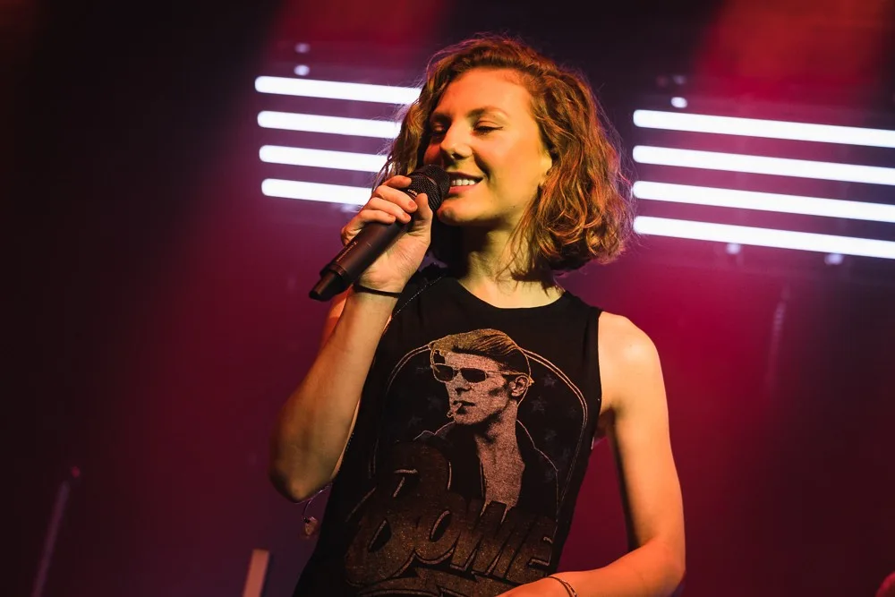 Létofest, který v Česku jako první nabídl neokoukaný model městského putovního festivalu, vstupuje do třetího ročníku. Dvoudenní akce i letos nabídne alternativu k velkým festivalům, aniž by posluchači museli jezdit za muzikou daleko a následně trávit veš
