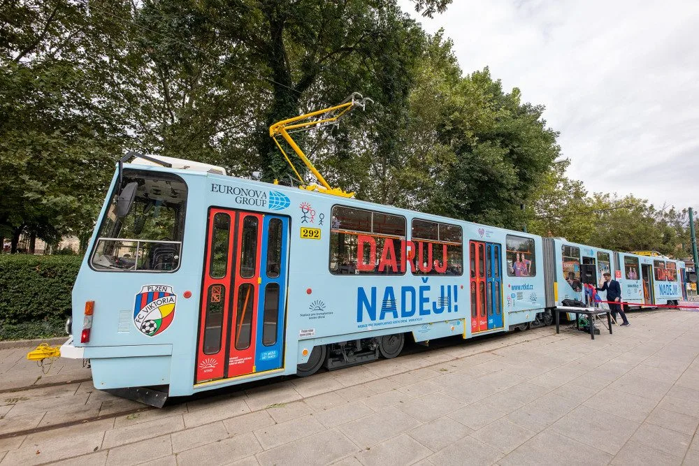 Tramvaj plzeňské Viktorie podporuje dárcovství kostní dřeně