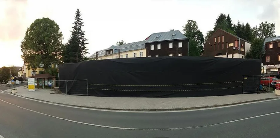 Železná Ruda buduje nové náměstí, bourá starou cukrárnu