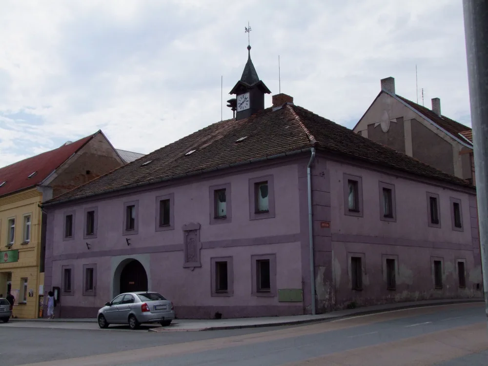 Staňkov opravil starou radnici pro knihovnu i pro seniory.