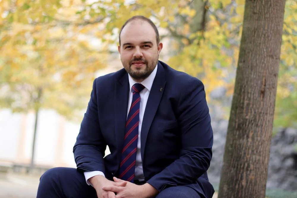 Předsedou Pirátů v Plzeňském kraji je opět poslanec Lukáš Bartoň.