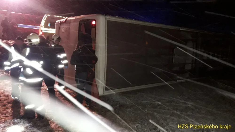 Nehoda autobusu na Klatovsku si vyžádala tři lehce zraněné ženy.