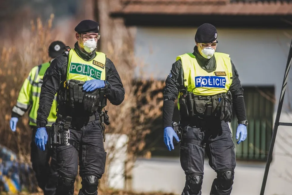 Na hranicích přechodech se SRN hlídkují policisté