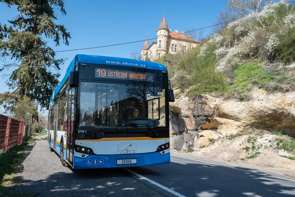 Díky výkonným bateriím obsouží trolejbus i vzdálenější místa, kde nevedou troleje