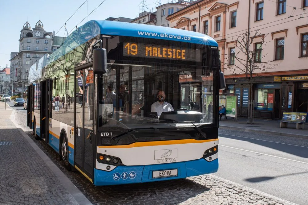 PMDP testuje další zapůjčený trolejbus, díky bateriím dojede i tam, kde nejsou troleje
