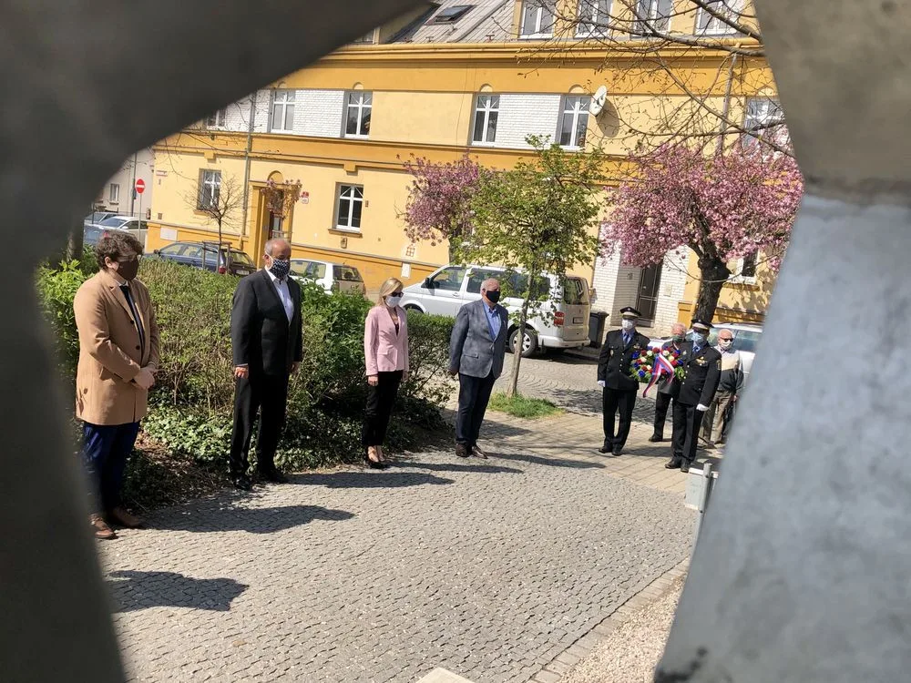 Pietní akt u pomníku v Habrmannově parku