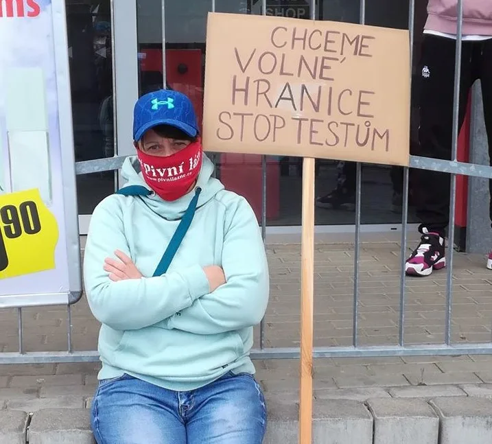 Pendleři na přechodu Folmava protestují proti povinné platbě za testy na koronavirus