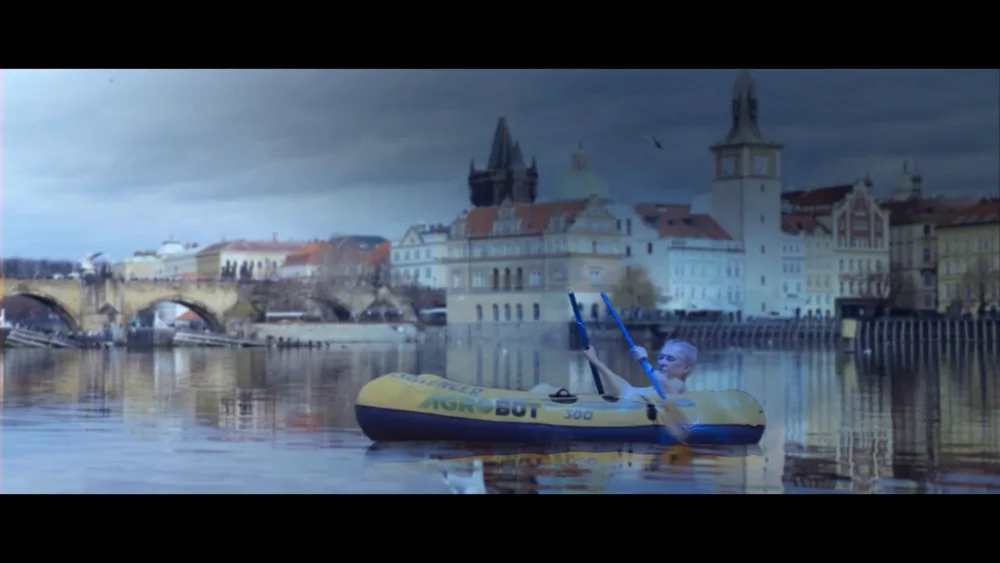 VIDEO: Arnold se vrátil z budoucnosti, aby zachránil Bohuše. Videokouzelníci jsou zpět s EETerminátorem