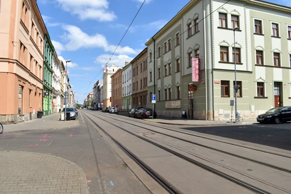 Rekonstrukcí projde tramvajová trať ve Sladkovského ulici, omezení dopravy se dotkne aut i tramvají