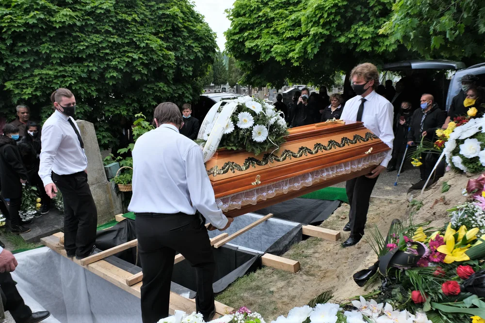 Slzy, pláč a smutek, lidé se loučili se čtyřmi obětmi tragické nehody na přejezdu