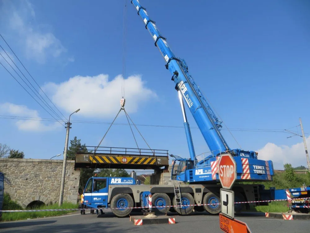 Demontáž starého železničního mostu v Dentíně u Klatov