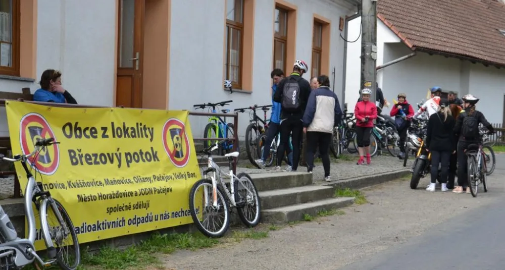 Proti zřízení úložiště vyhořelého jaderného paliva se na Horažďovicku konají každoročně protestní akce. Zúčastňují se jich lidé z obcí ze širokého okolí.