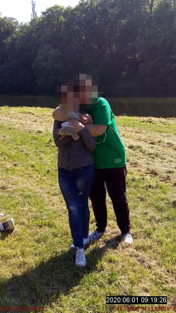 dívku nalezli mezi bezdomovci