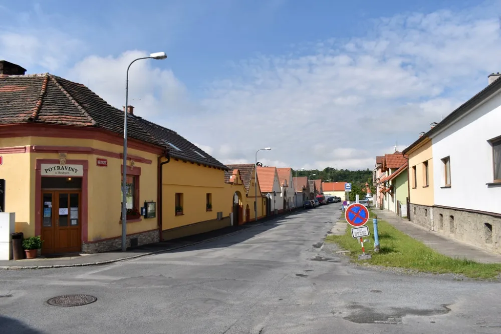 Ulice projde kompletní proměnou, přibudou nové chodníky nebo parkovací stání