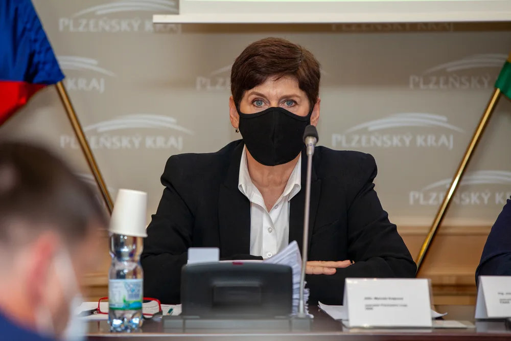 Krajskou kasu stráží náměstkyně hejtmana Marcela Krejsová. Po odvolání hejtmana na ni přešly jeho pravomoci