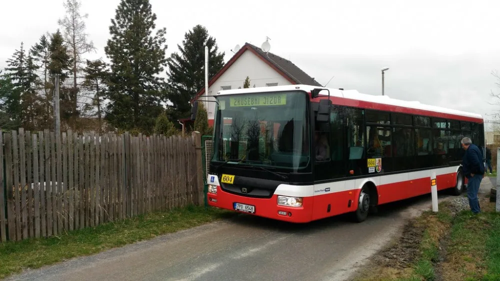 Loni v dubnu se testovala průjezdnost Výsluní různými typy autobusů