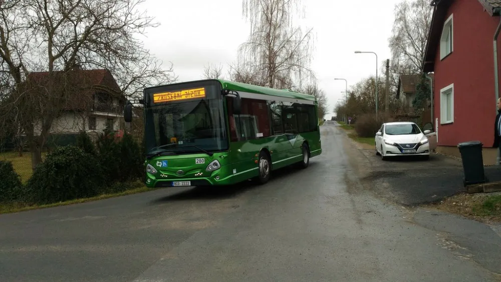 Loni v dubnu se testovala průjezdnost Výsluní různými typy autobusů