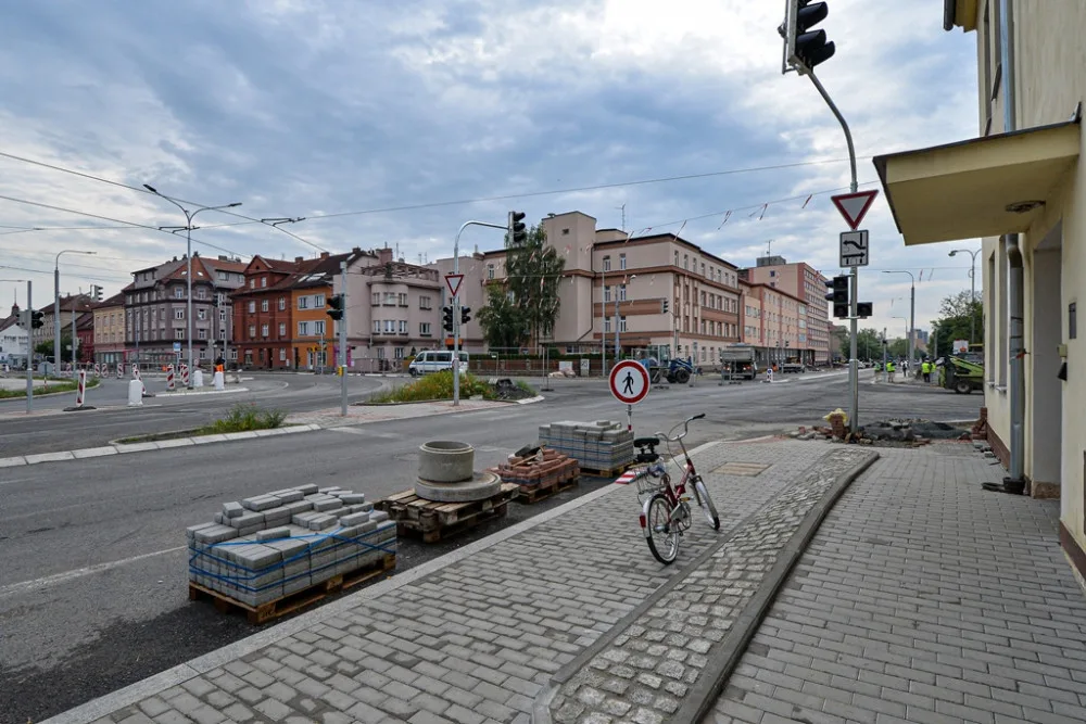 Zrekonstruovaná křižovatka ulic Kaplířova – Klatovská – U Borského parku čeká na otevření