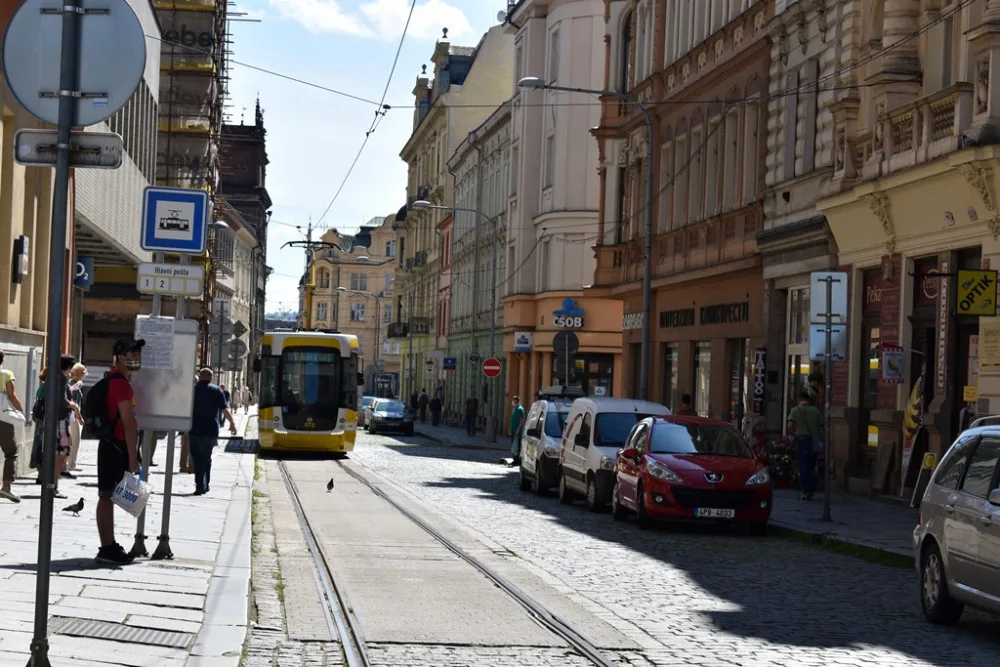 V Solní ulici je tramvajová trať ve velmi špatném stavu