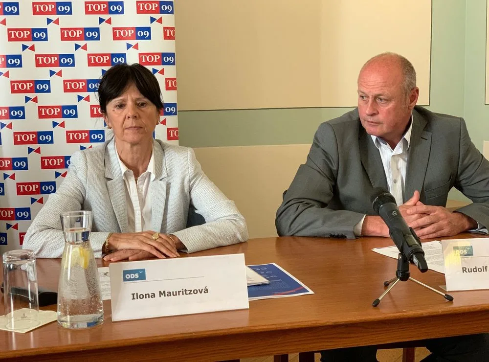 Jednička kandidátky Ilona Mauritzová s dvojkou Rudolfem Salvetrem