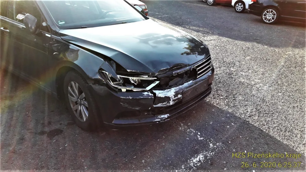 Při ranní nehodě dvou automobilů se zranili tři lidé