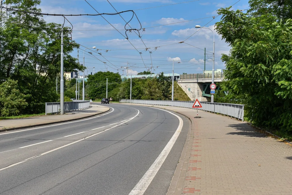 Další komplikace v plzeňské dopravě, pro auta se uzavře most v Těšínské na Doubravce