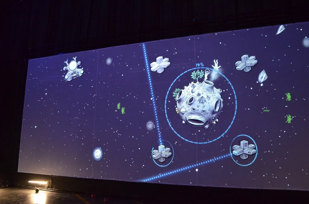 Playground od českých umělců INITI je interaktivní hra, při které hráči zachraňuje planetu před útoky z Vesmíru