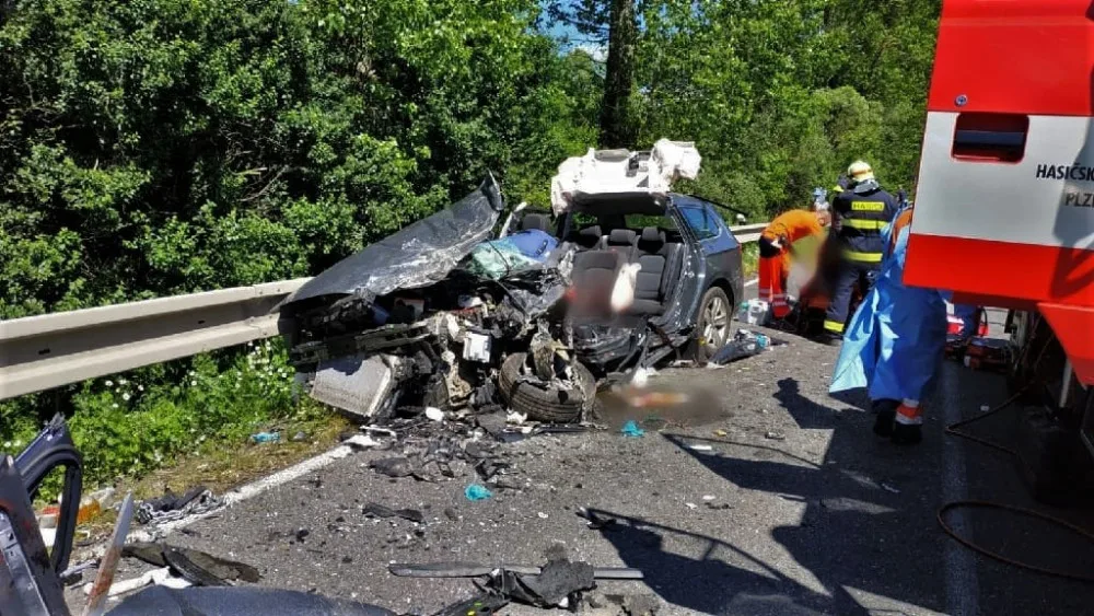 Při tragické nehodě zemřel jeden muž, dva utrpěli těžká zranění
