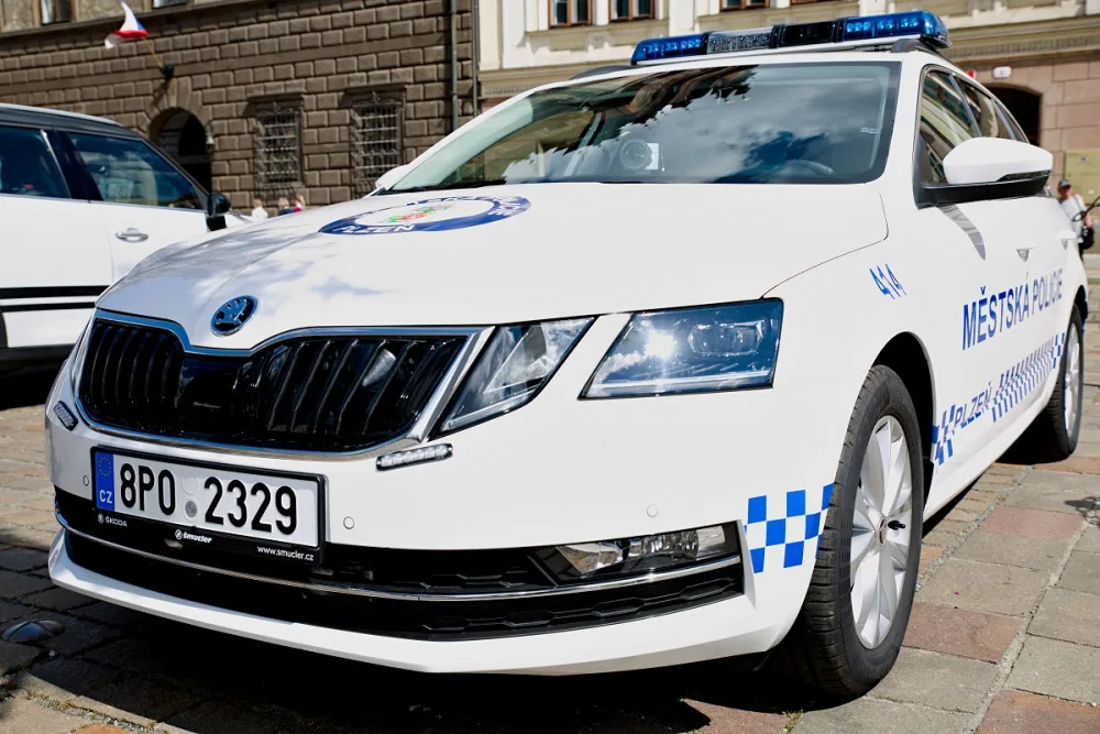 Nová páka na podvodníky, policejní vůz sám rozezná SPZ a pozná, zda není auto kradené