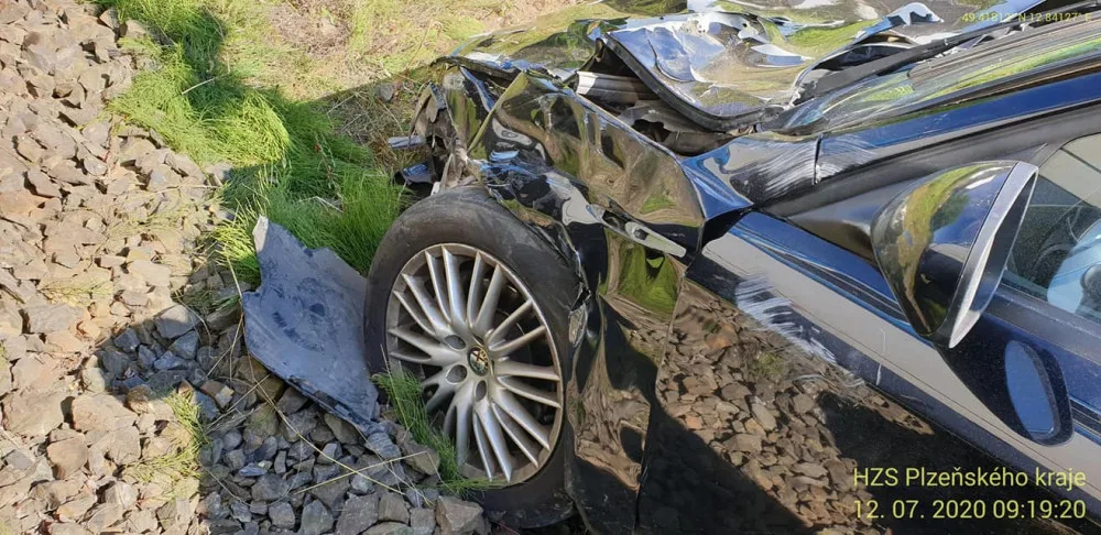 Motorista vjel s autem na nechráněném přejezdu přímo před vlak, střetu nešlo zabránit