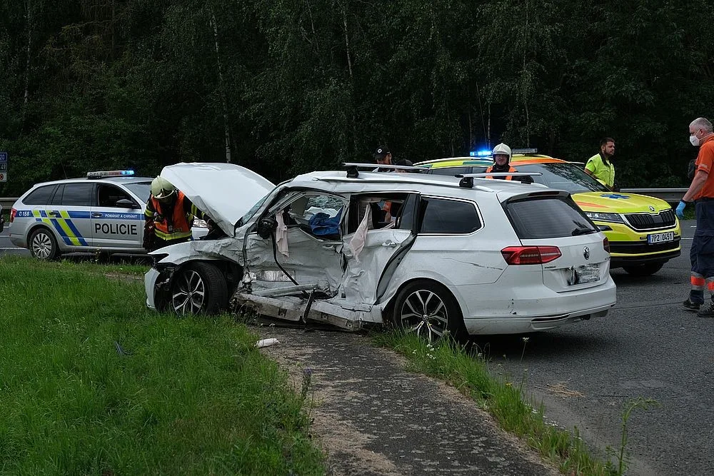 Nechvalně proslulá křižovatka u obce Seč má další oběť, srazily se tam dva osobáky