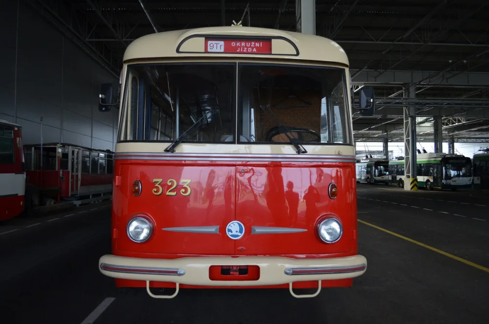 Trolejbus ŠKODA 9 Tr č. 323 z roku 1979
