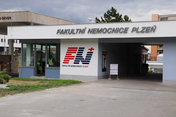 Lochotínský areál FN Plzeň má nový vstup, je v něm i bistro