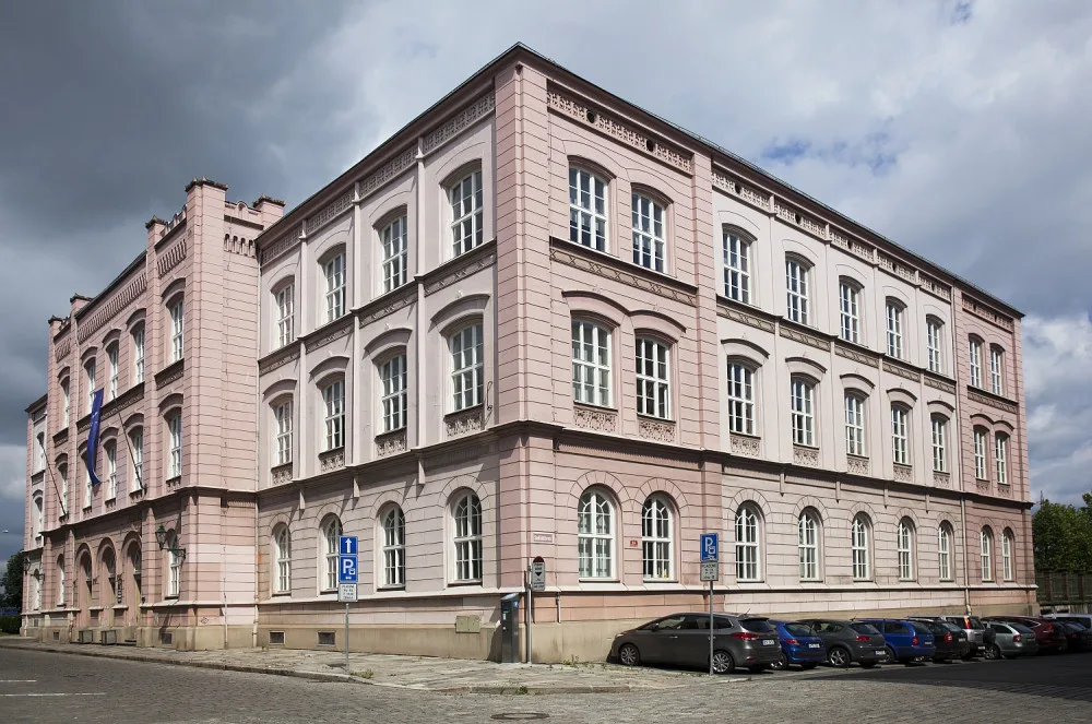 Fakulta pedagogická ve Veleslavínově ulici v Plzni