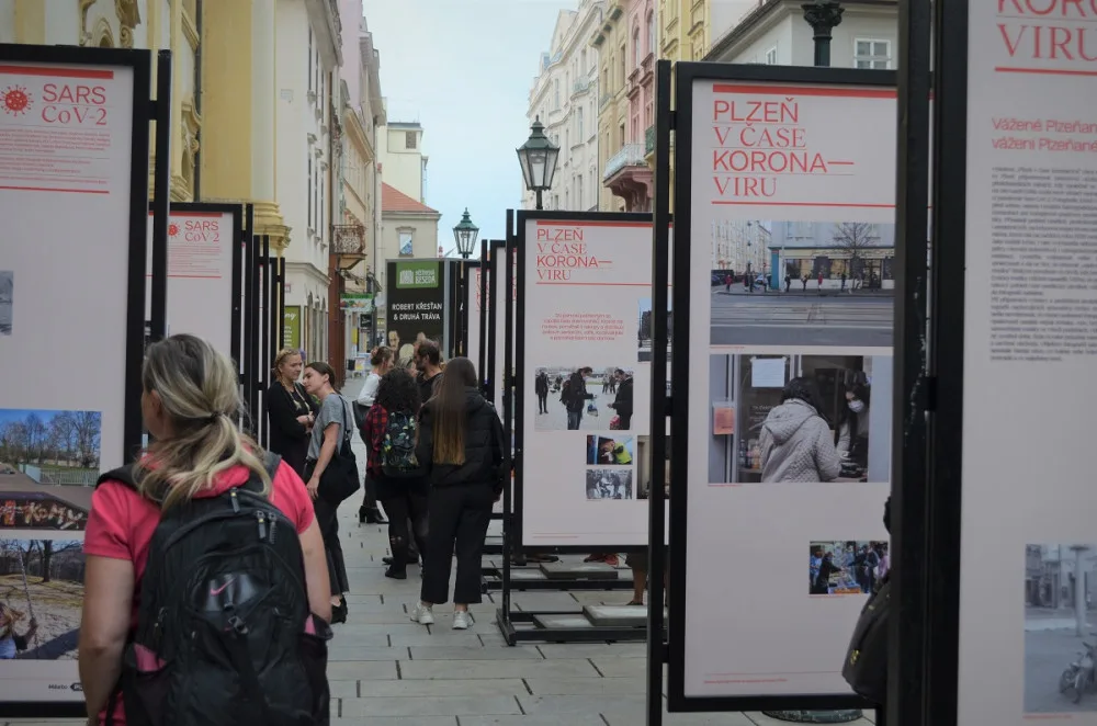 Unikátní fotografie zachytily, jak se žilo v Plzni v době koronavirové